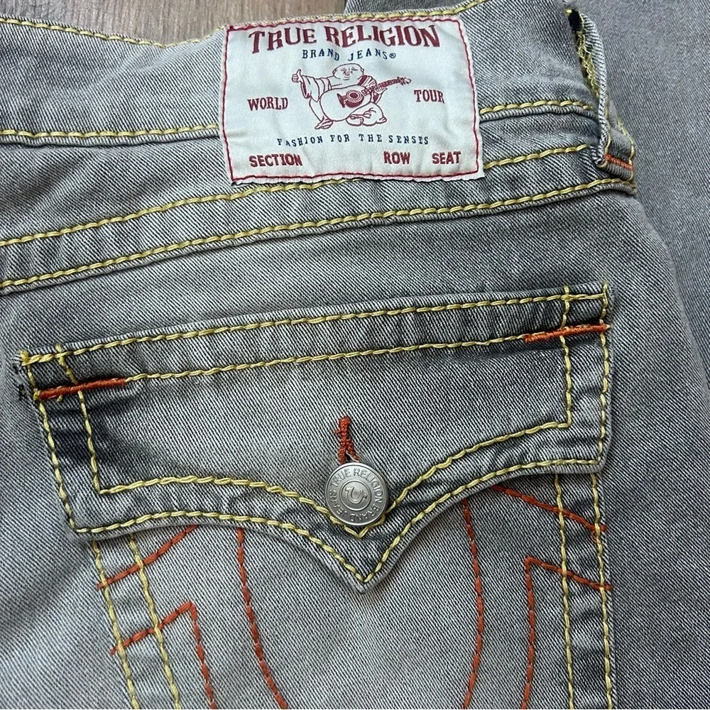 True Religion Geno Slim Mens Jeans Gray Wash Relaxed Denim Red Big T Stitching